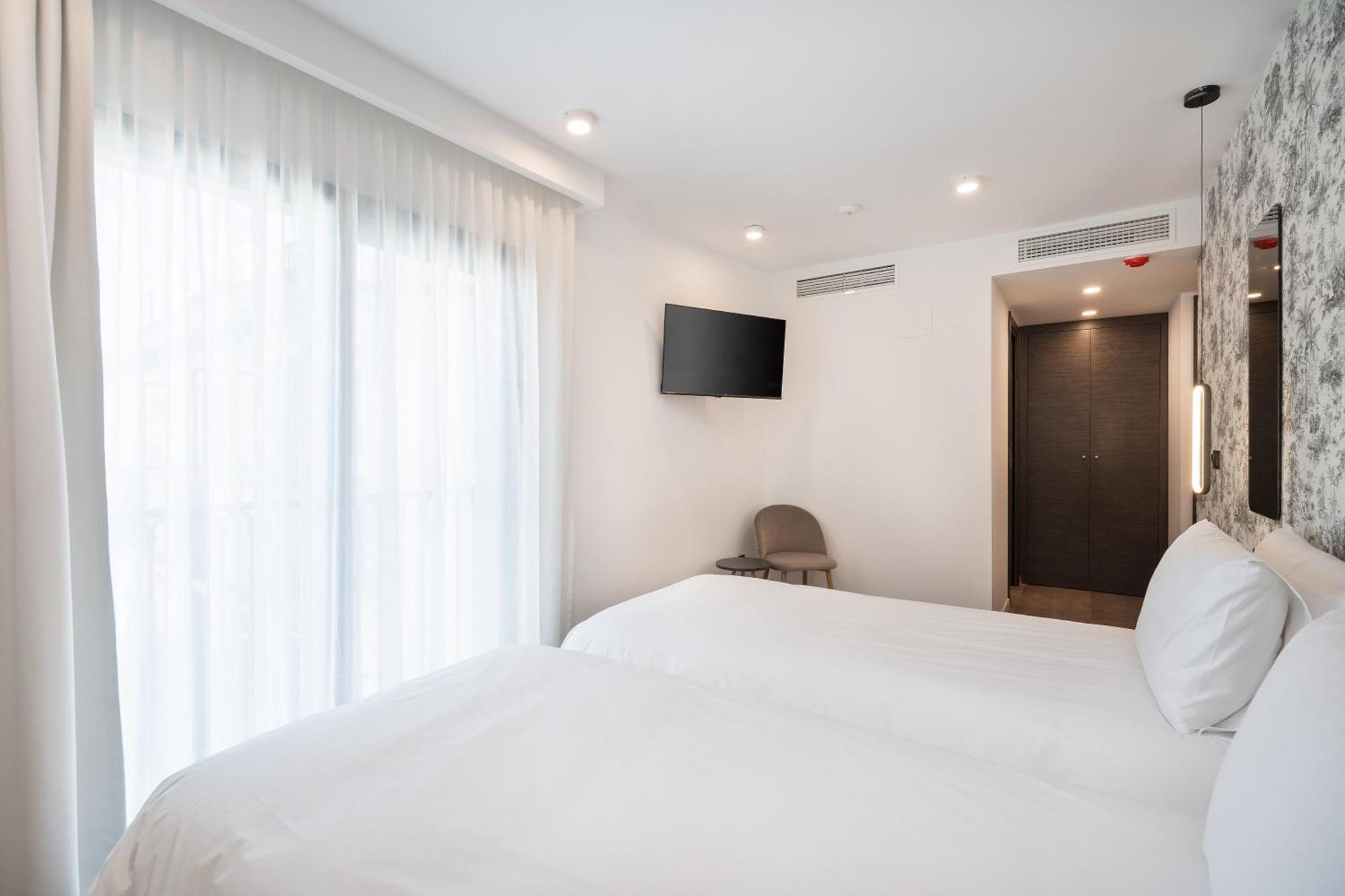 The Orange House Boutique Hotel And Upstairs Rooftop Bar Center Of La Cala De Mijas 100M From The Beach Buitenkant foto