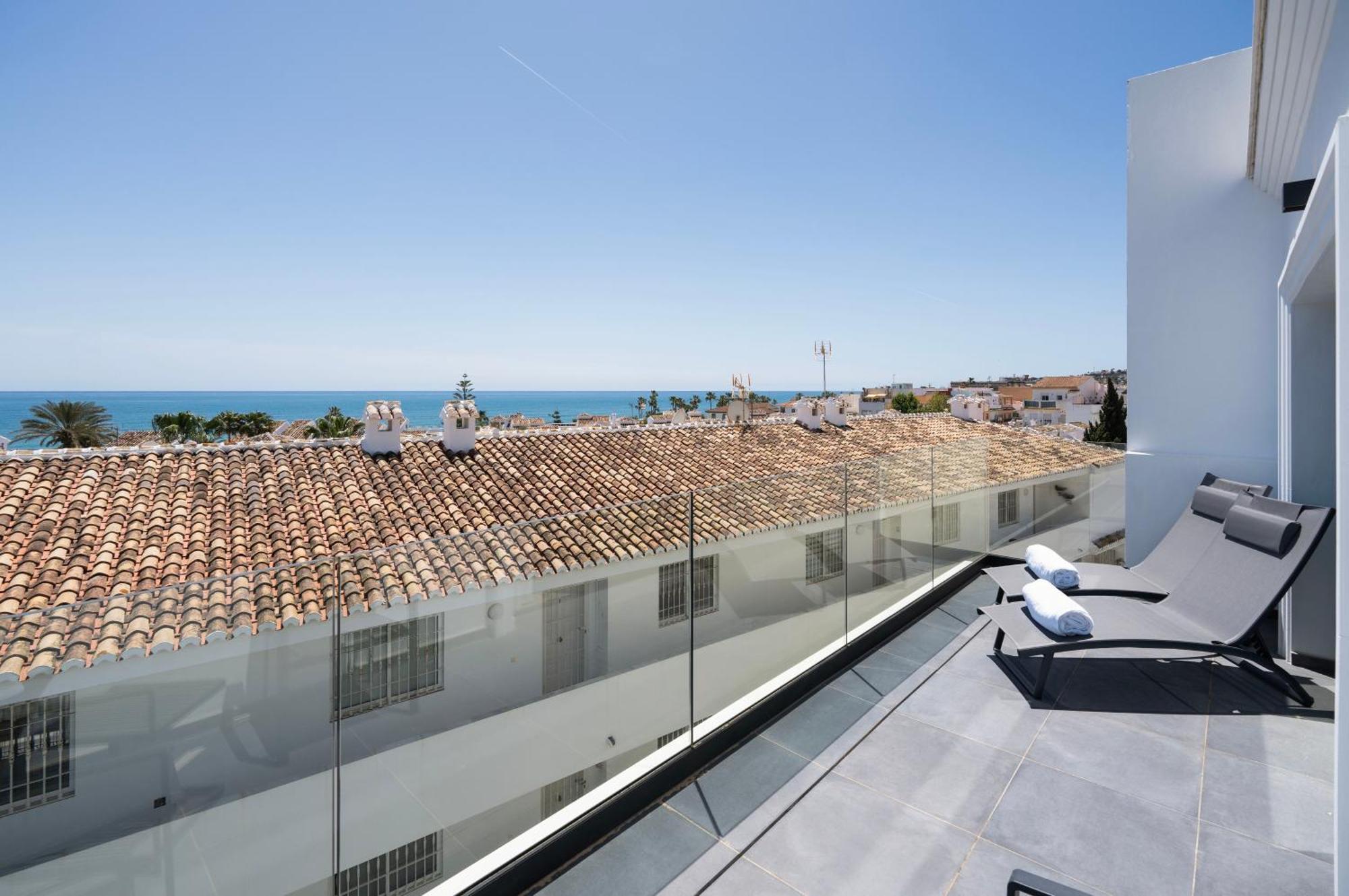 The Orange House Boutique Hotel And Upstairs Rooftop Bar Center Of La Cala De Mijas 100M From The Beach Buitenkant foto