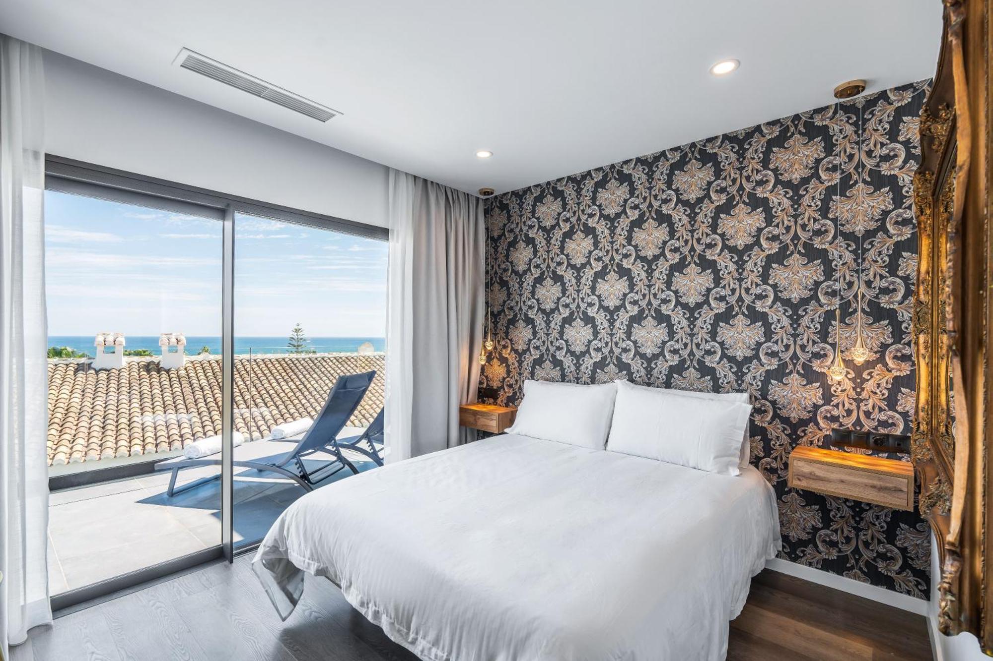 The Orange House Boutique Hotel And Upstairs Rooftop Bar Center Of La Cala De Mijas 100M From The Beach Buitenkant foto