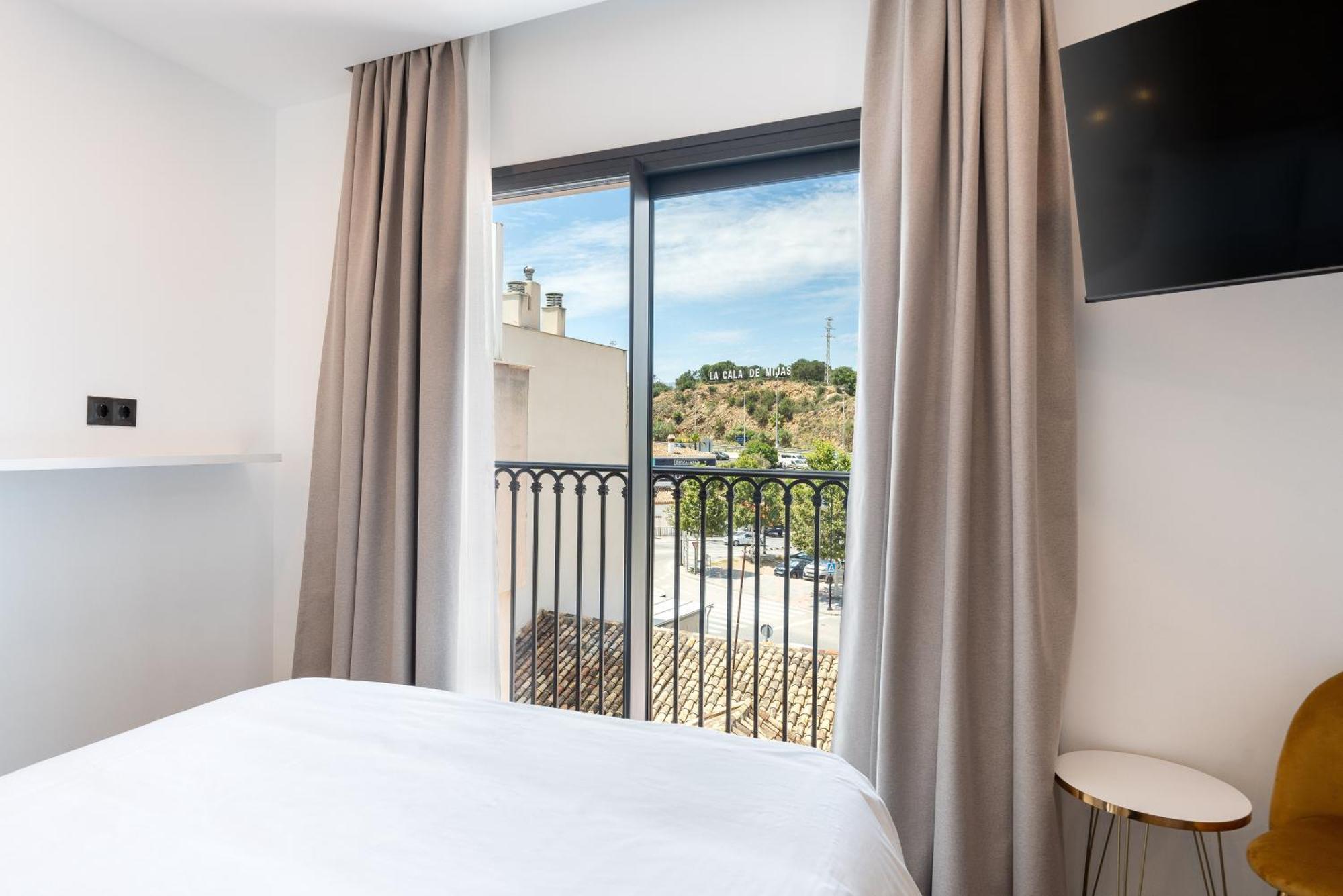 The Orange House Boutique Hotel And Upstairs Rooftop Bar Center Of La Cala De Mijas 100M From The Beach Buitenkant foto