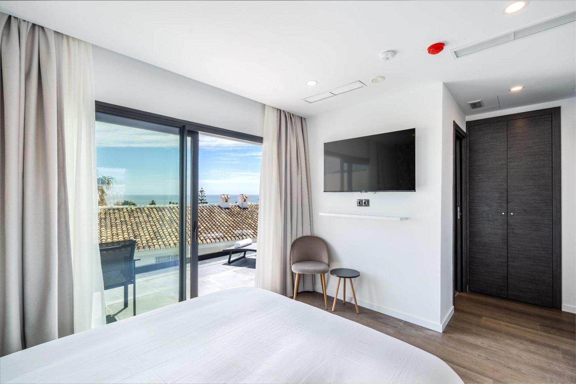 The Orange House Boutique Hotel And Upstairs Rooftop Bar Center Of La Cala De Mijas 100M From The Beach Buitenkant foto