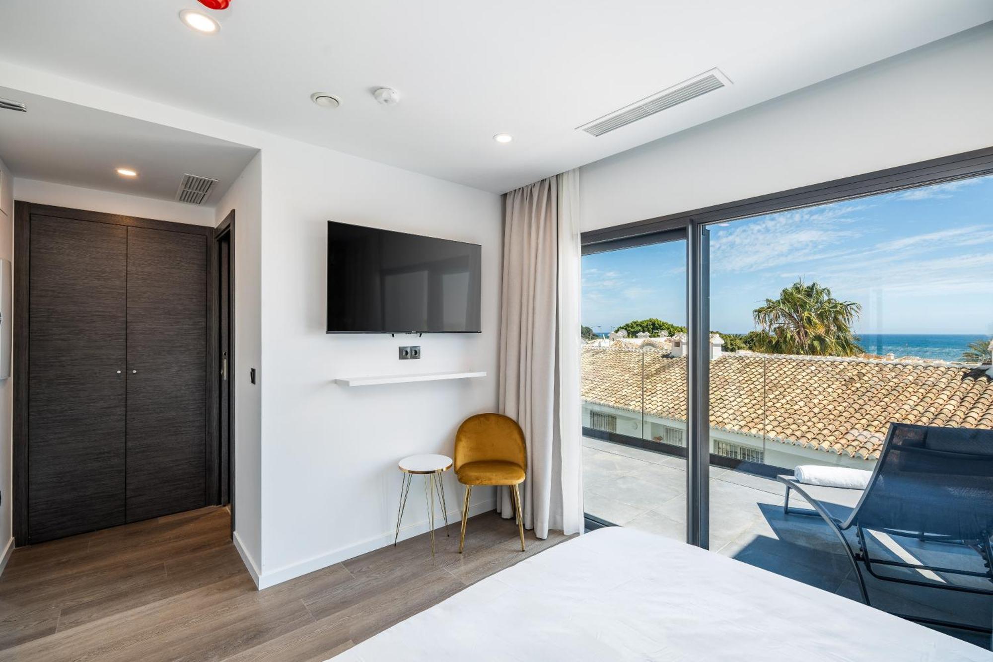 The Orange House Boutique Hotel And Upstairs Rooftop Bar Center Of La Cala De Mijas 100M From The Beach Buitenkant foto