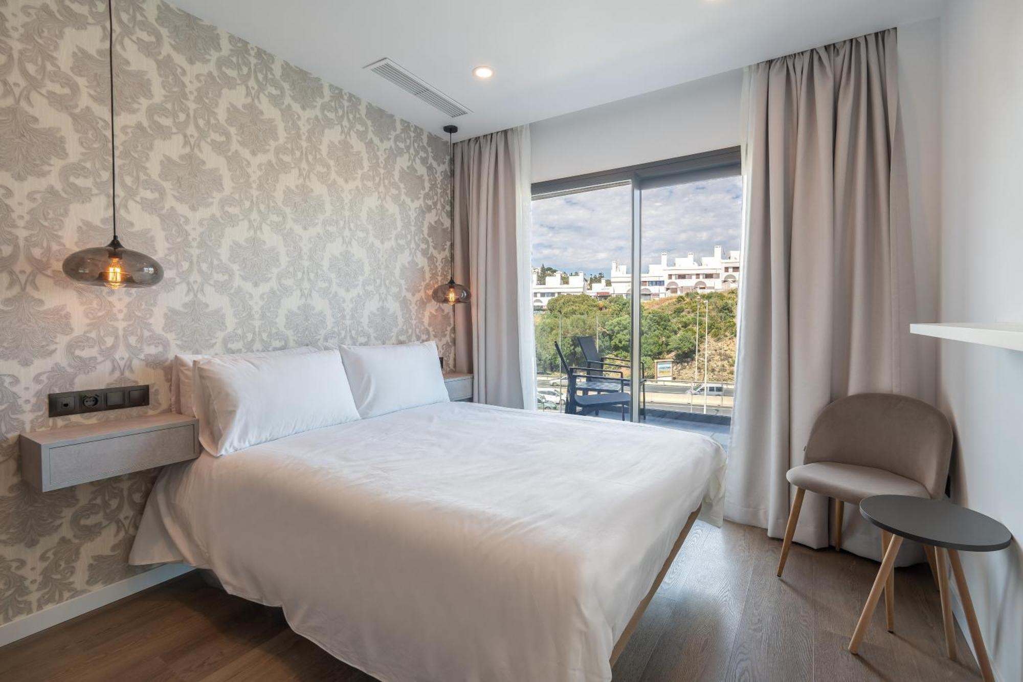 The Orange House Boutique Hotel And Upstairs Rooftop Bar Center Of La Cala De Mijas 100M From The Beach Buitenkant foto