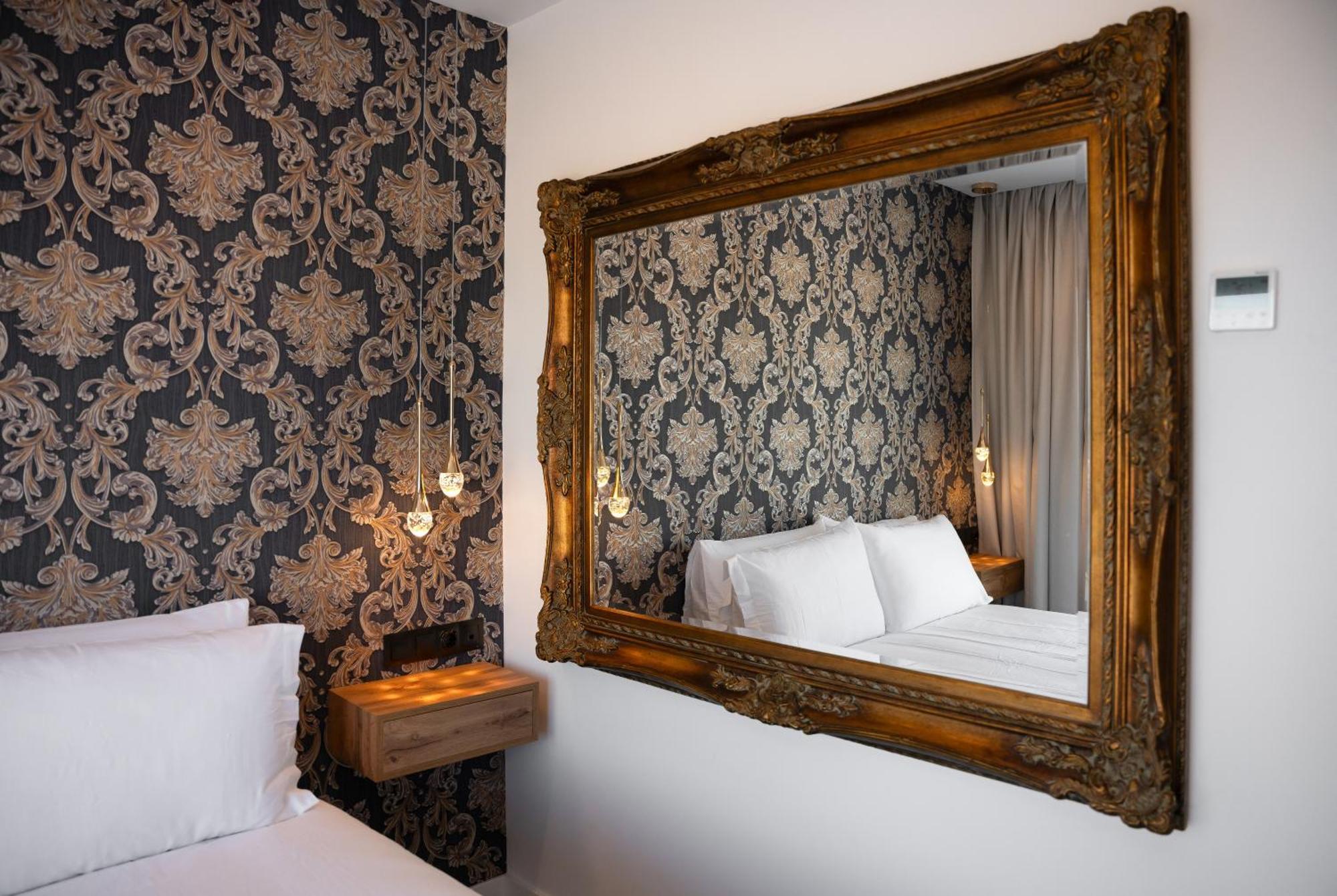 The Orange House Boutique Hotel And Upstairs Rooftop Bar Center Of La Cala De Mijas 100M From The Beach Buitenkant foto