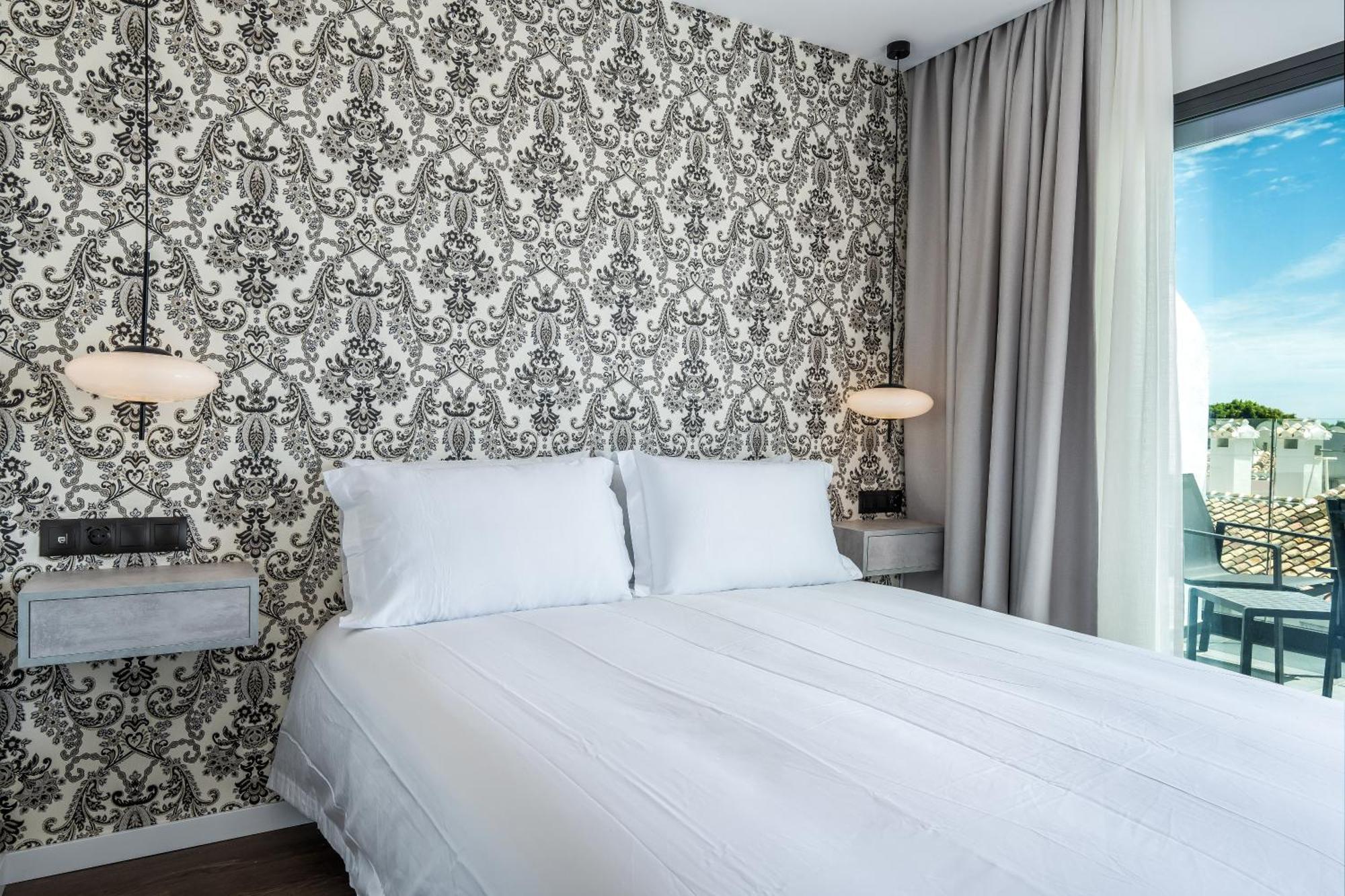 The Orange House Boutique Hotel And Upstairs Rooftop Bar Center Of La Cala De Mijas 100M From The Beach Buitenkant foto