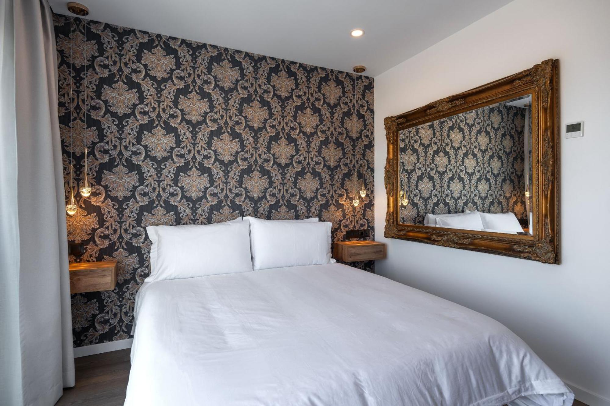 The Orange House Boutique Hotel And Upstairs Rooftop Bar Center Of La Cala De Mijas 100M From The Beach Buitenkant foto