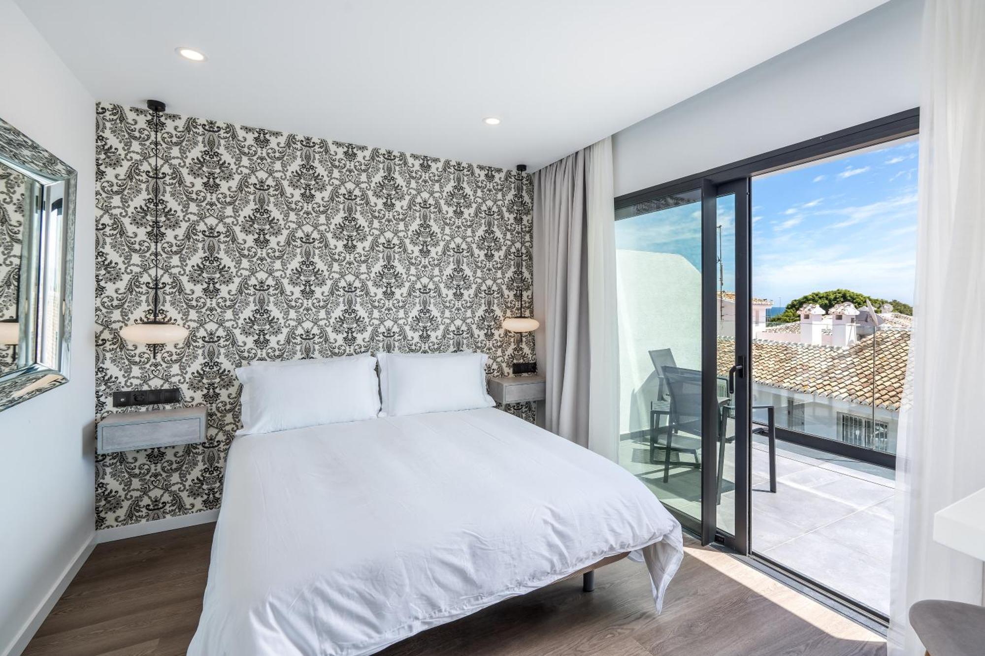 The Orange House Boutique Hotel And Upstairs Rooftop Bar Center Of La Cala De Mijas 100M From The Beach Buitenkant foto