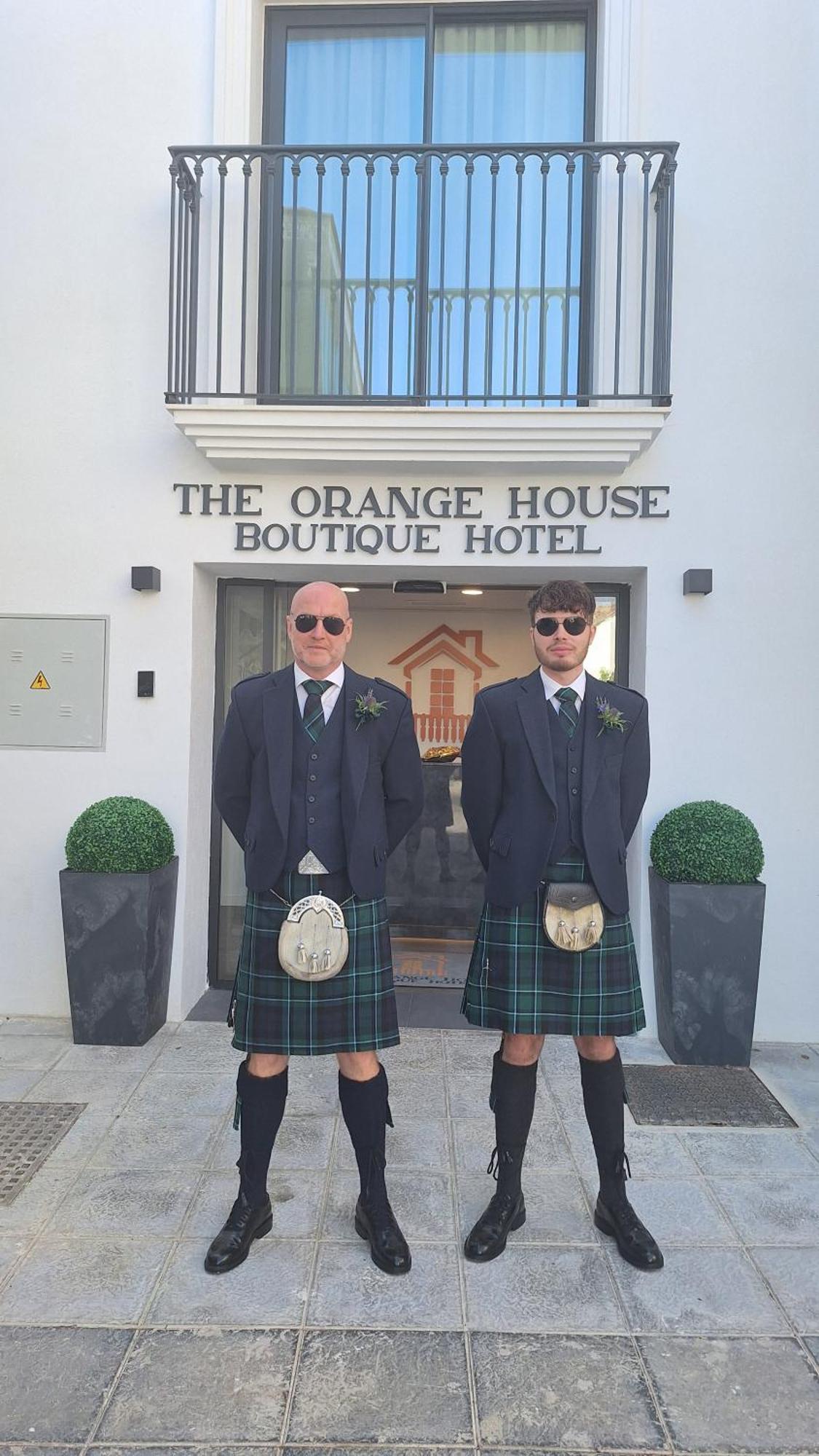 The Orange House Boutique Hotel And Upstairs Rooftop Bar Center Of La Cala De Mijas 100M From The Beach Buitenkant foto